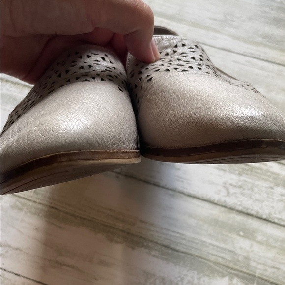 Tan Cray Leather Perforated Flats - Picture 4 of 12